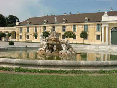 Sch�nbrunn34.jpg (72727 Byte)
