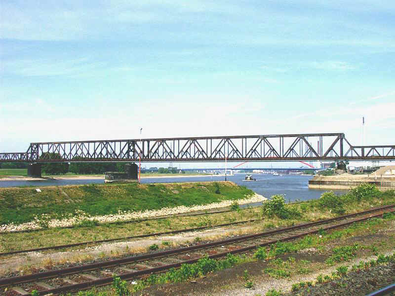 b8 r.jpg (105902 Byte)