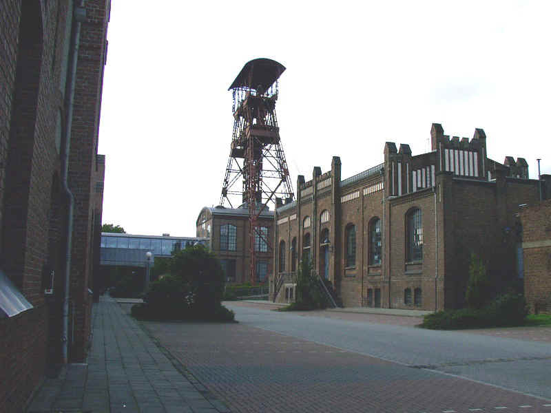 foerderturm.jpg (106919 Byte)