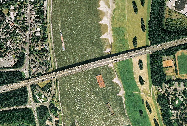 luftbild 6.jpeg (383958 Byte)